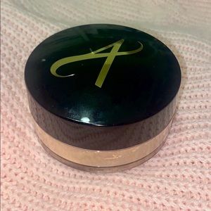 BRAND NEW Artistry Powder